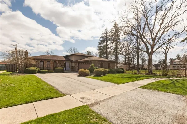 $239,900 | 16533 Louis Avenue, South Holland, IL 60473