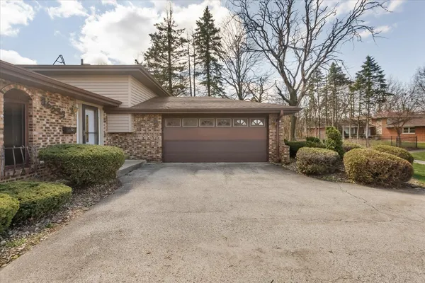 $239,900 | 16533 Louis Avenue, South Holland, IL 60473