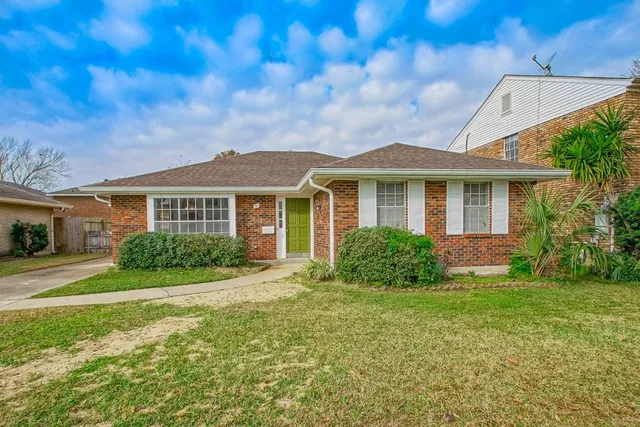 $285,000 | 31 Antigua Drive, Kenner, LA 70065