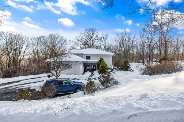 $1,880,000 | 10 Rustling Lane, Bedford, NY 10506
