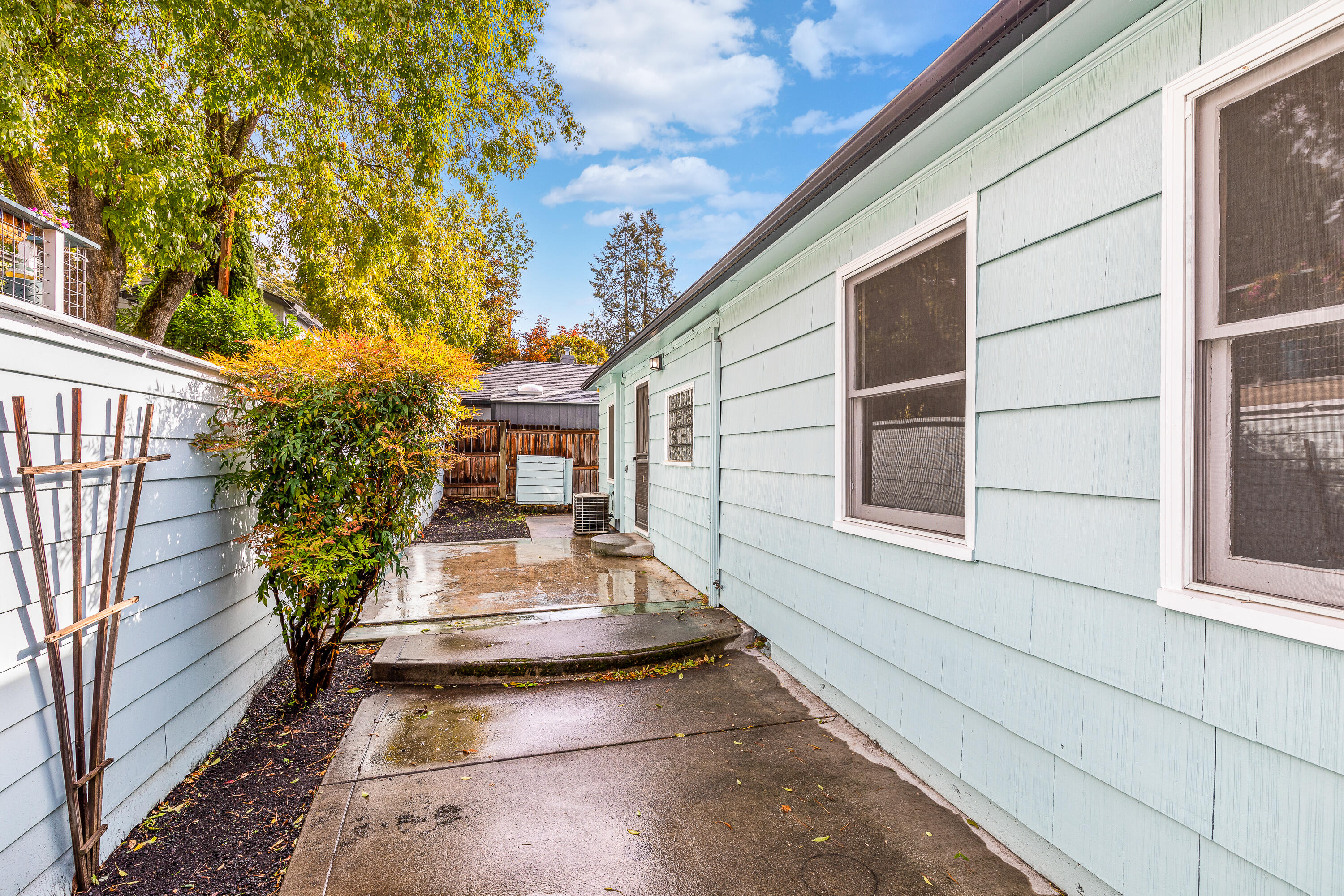 2529 Hillcrest Road Medford, OR 97504 - Photo 27 of 28 2529 Hillcrest Road Medford OR 97504