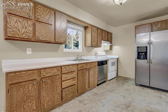 1301 Osgood Road Colorado Springs, CO 80915 - Photo 10 of 28