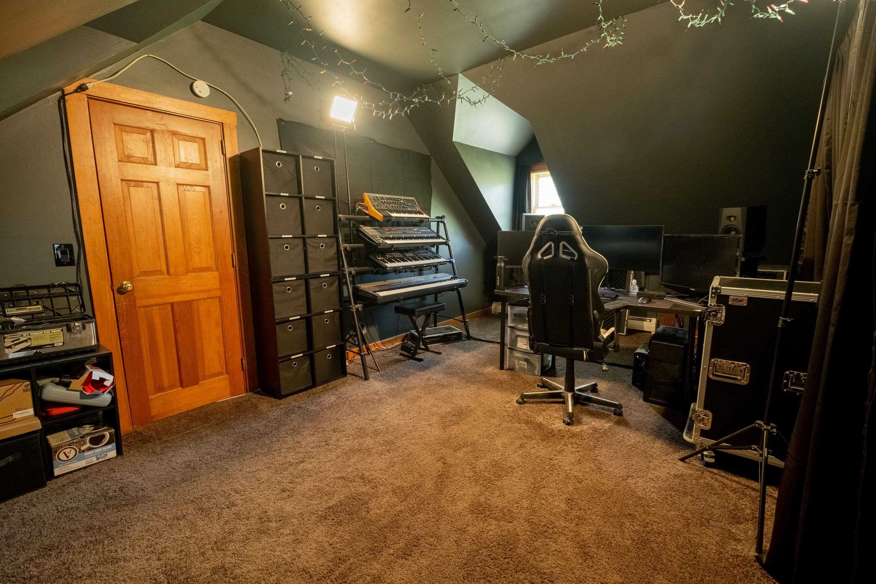 1203 Highway 5 Weathersfield, VT 05156 - Photo 23 of 26