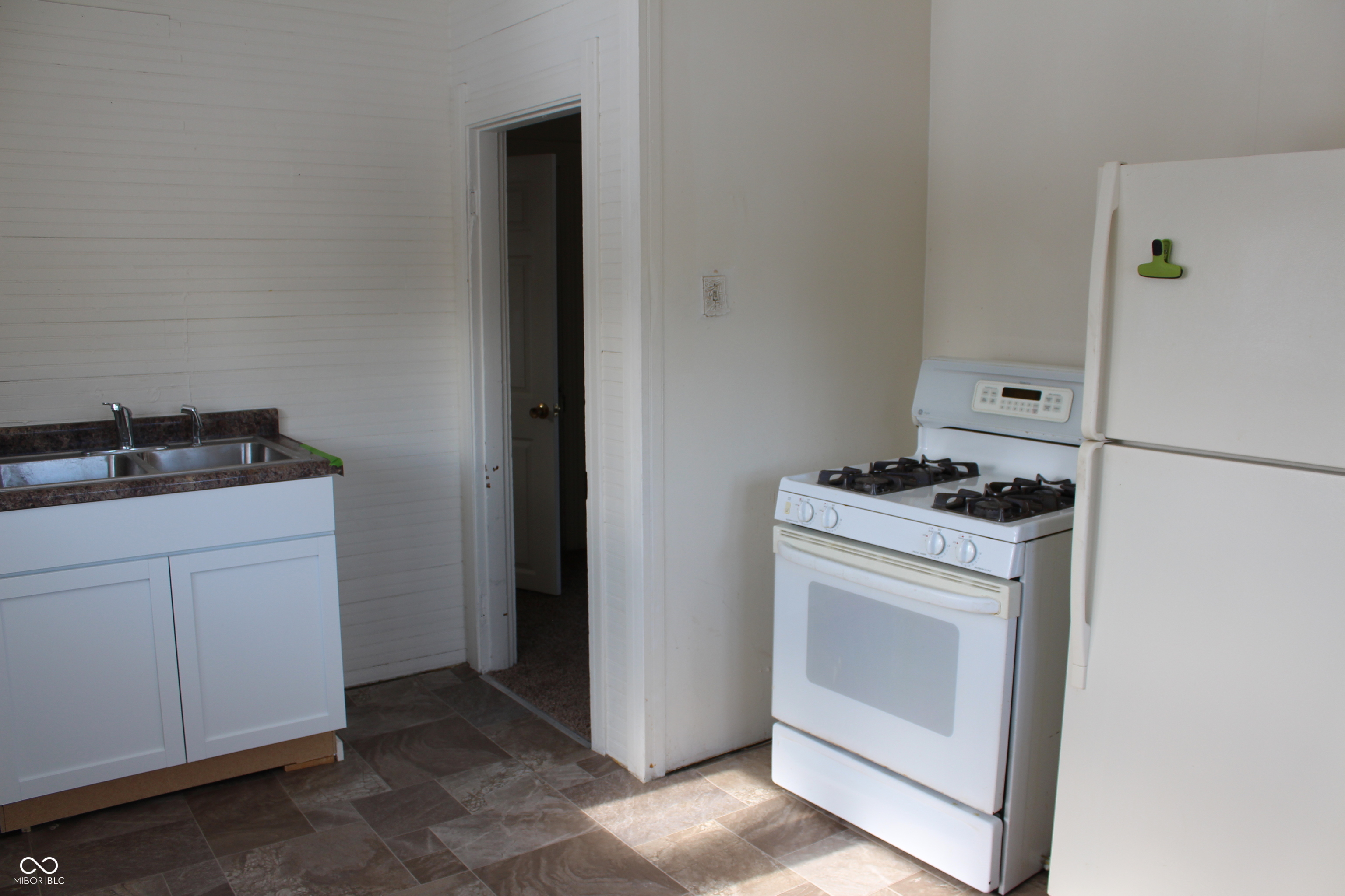 233 West 4th Street Anderson, IN 46016 - Photo 11 of 12