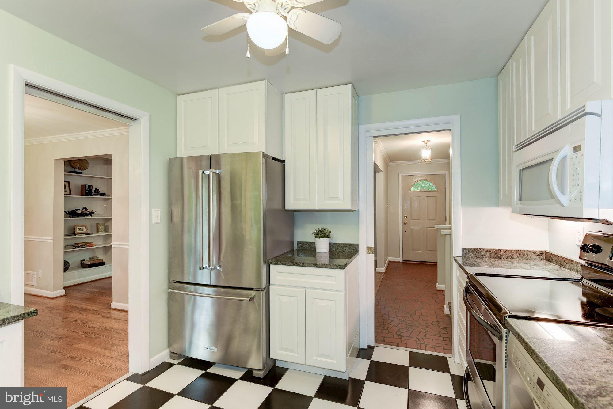 407 Russell Road Alexandria, VA 22301 - Photo 9 of 30 Kitchen right off dining room