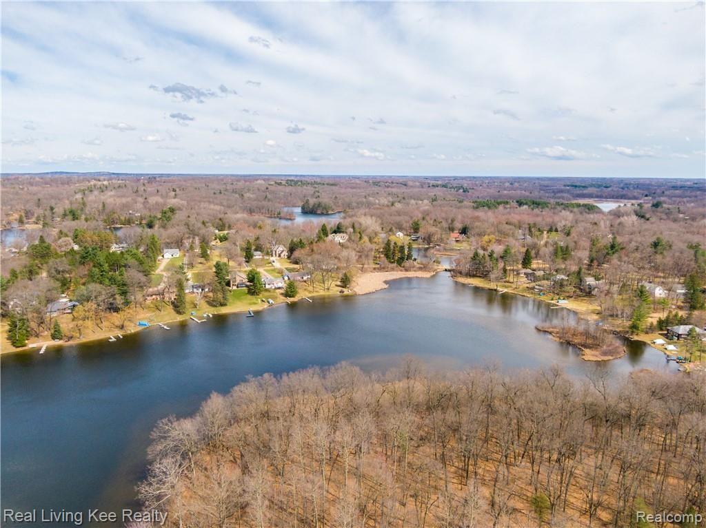140 Indianside Road Oakland, MI 48363 - Photo 6 of 62 Aerial Exteriors (5 of 12).jpg