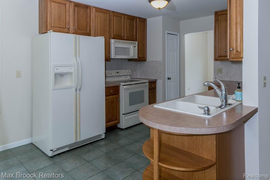 1636 Milverton Road Troy, MI 48083 - Photo 12 of 32 1636MilvertonDr-12.jpg