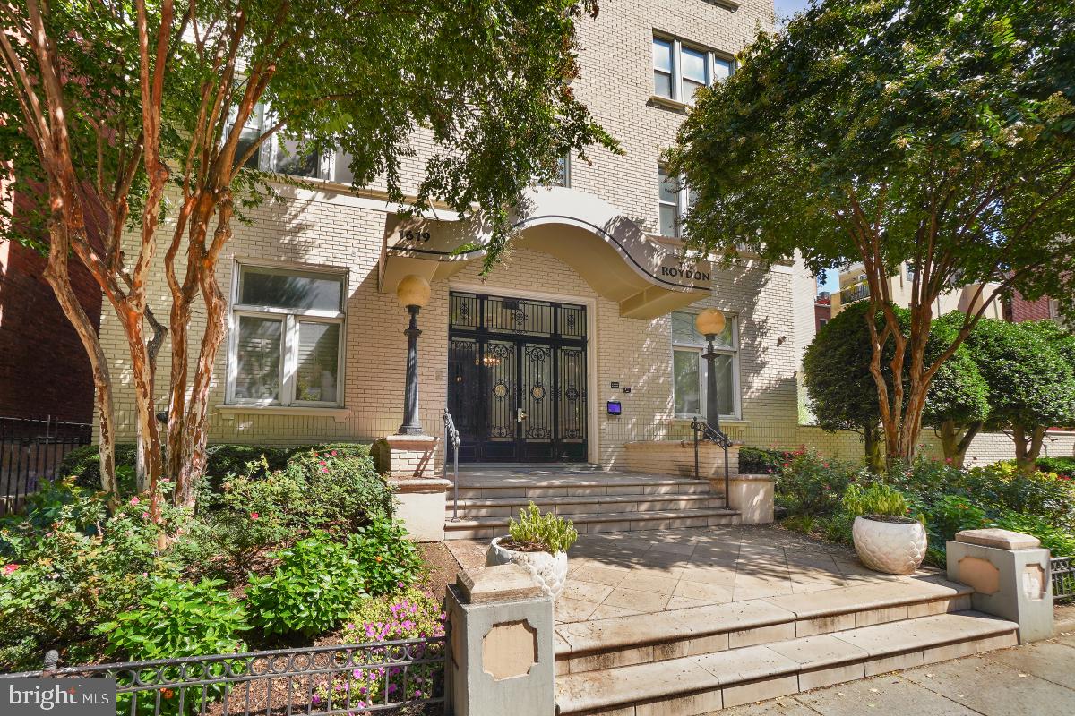 1619 R Street Northwest, Unit 602 Washington, DC 20009 - Photo 3 of 35 a front view of a house with garden