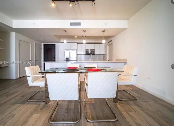 $4,700 | 999 Southwest 1st Avenue, Unit 2105, Miami, FL 33130