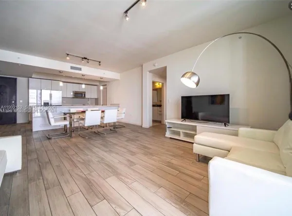 $4,700 | 999 Southwest 1st Avenue, Unit 2105, Miami, FL 33130