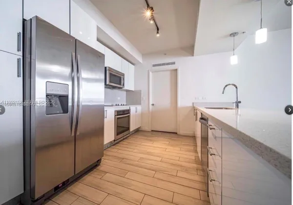$4,700 | 999 Southwest 1st Avenue, Unit 2105, Miami, FL 33130
