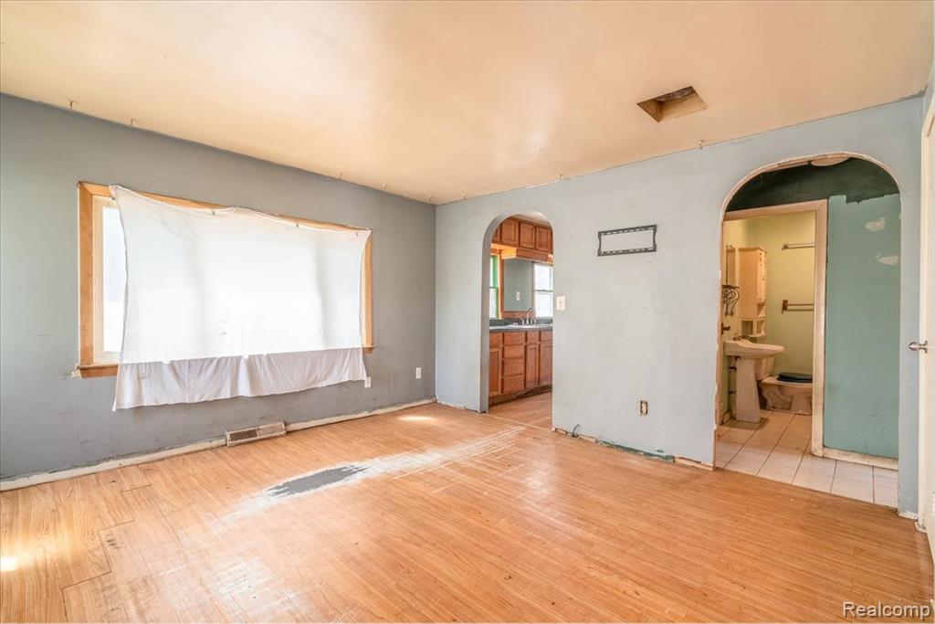 10090 Sterling Street Romulus, MI 48174 - Photo 2 of 25