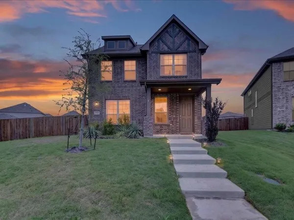 $2,800 | 2921 Dixondale Drive, Fort Worth, TX 76108