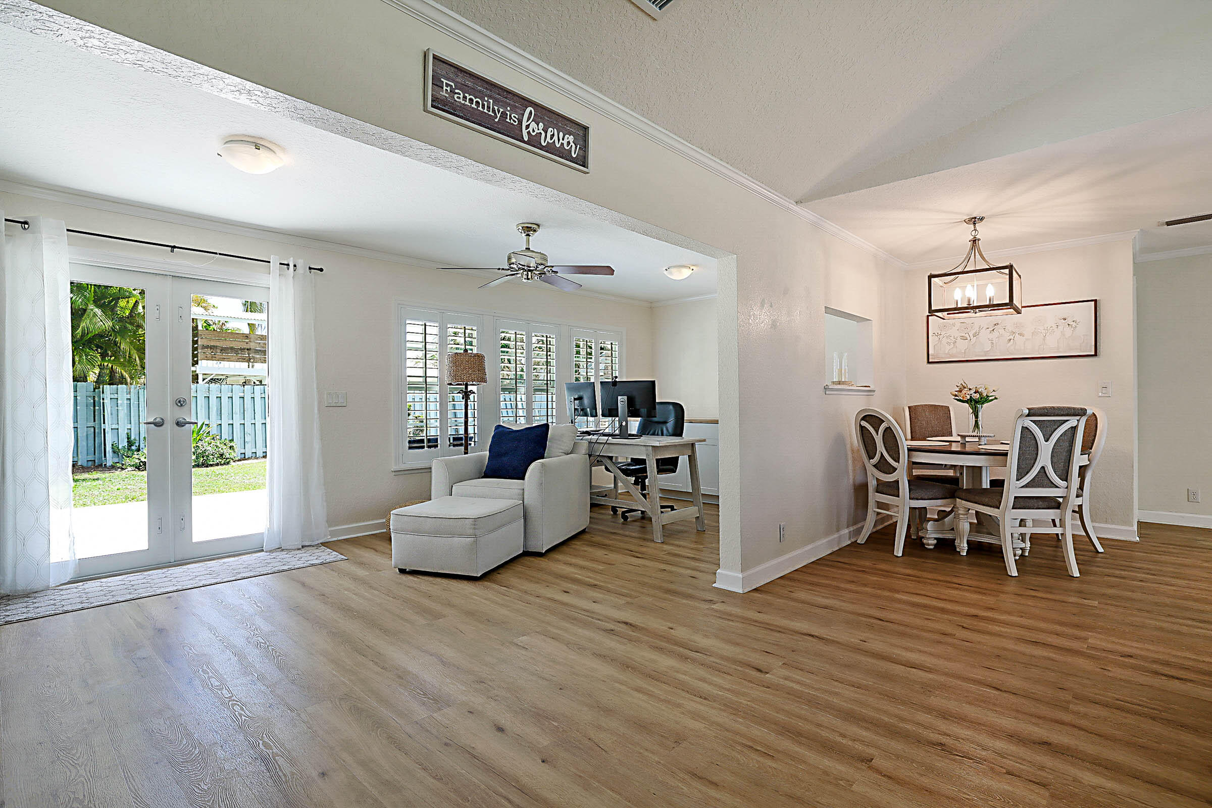 711 Warren Drive Jupiter, FL 33458 - Photo 17 of 42 Family Room