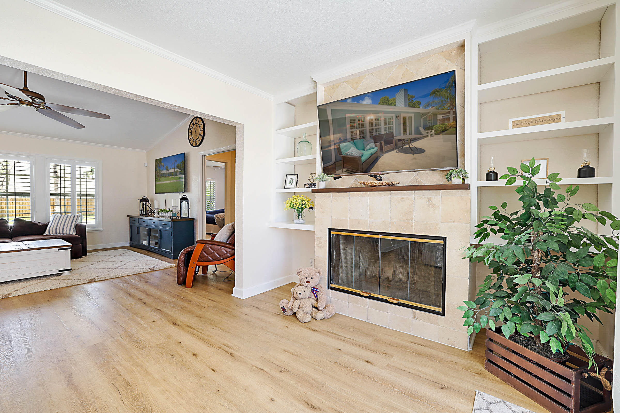 711 Warren Drive Jupiter, FL 33458 - Photo 20 of 42 Fireplace