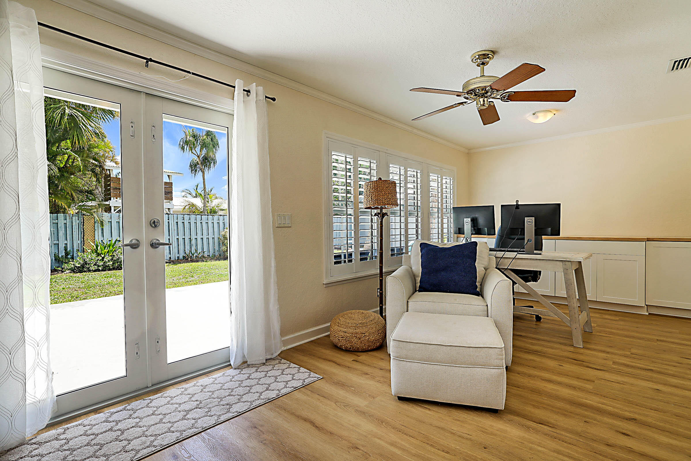 711 Warren Drive Jupiter, FL 33458 - Photo 21 of 42 Family Room