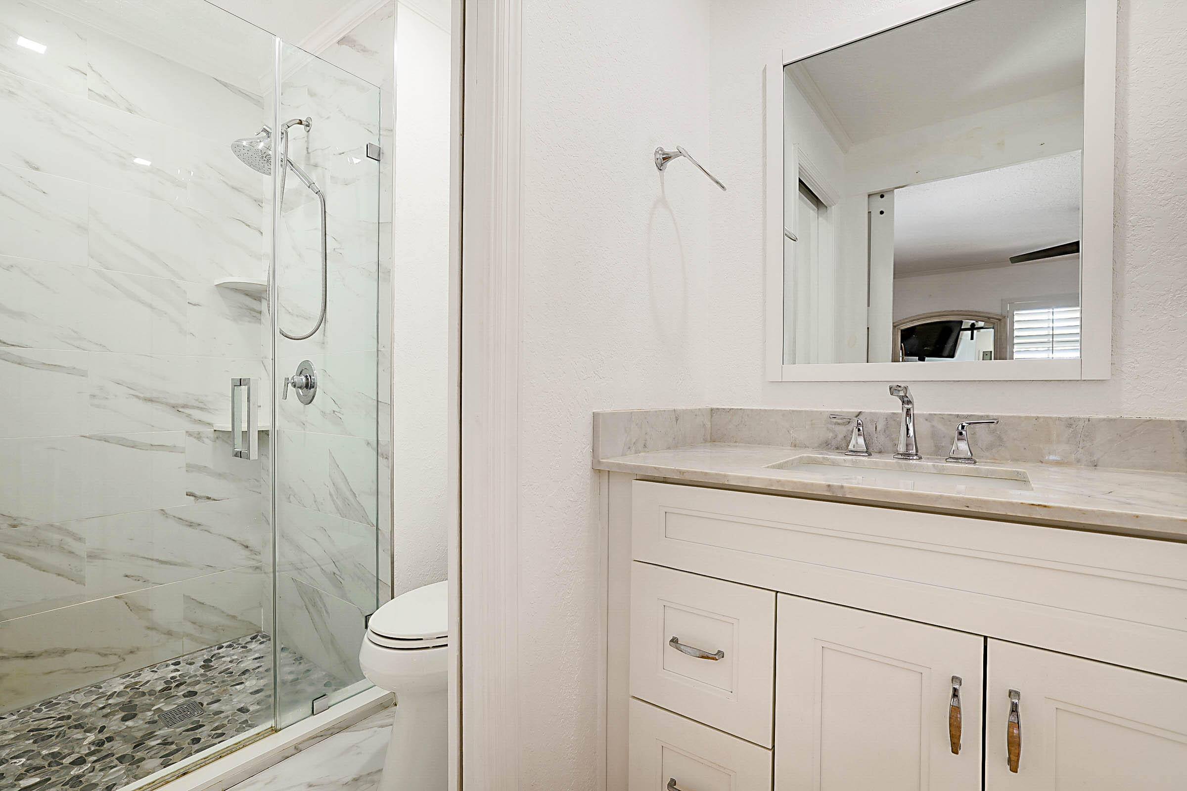 711 Warren Drive Jupiter, FL 33458 - Photo 25 of 42 Primary Bathroom