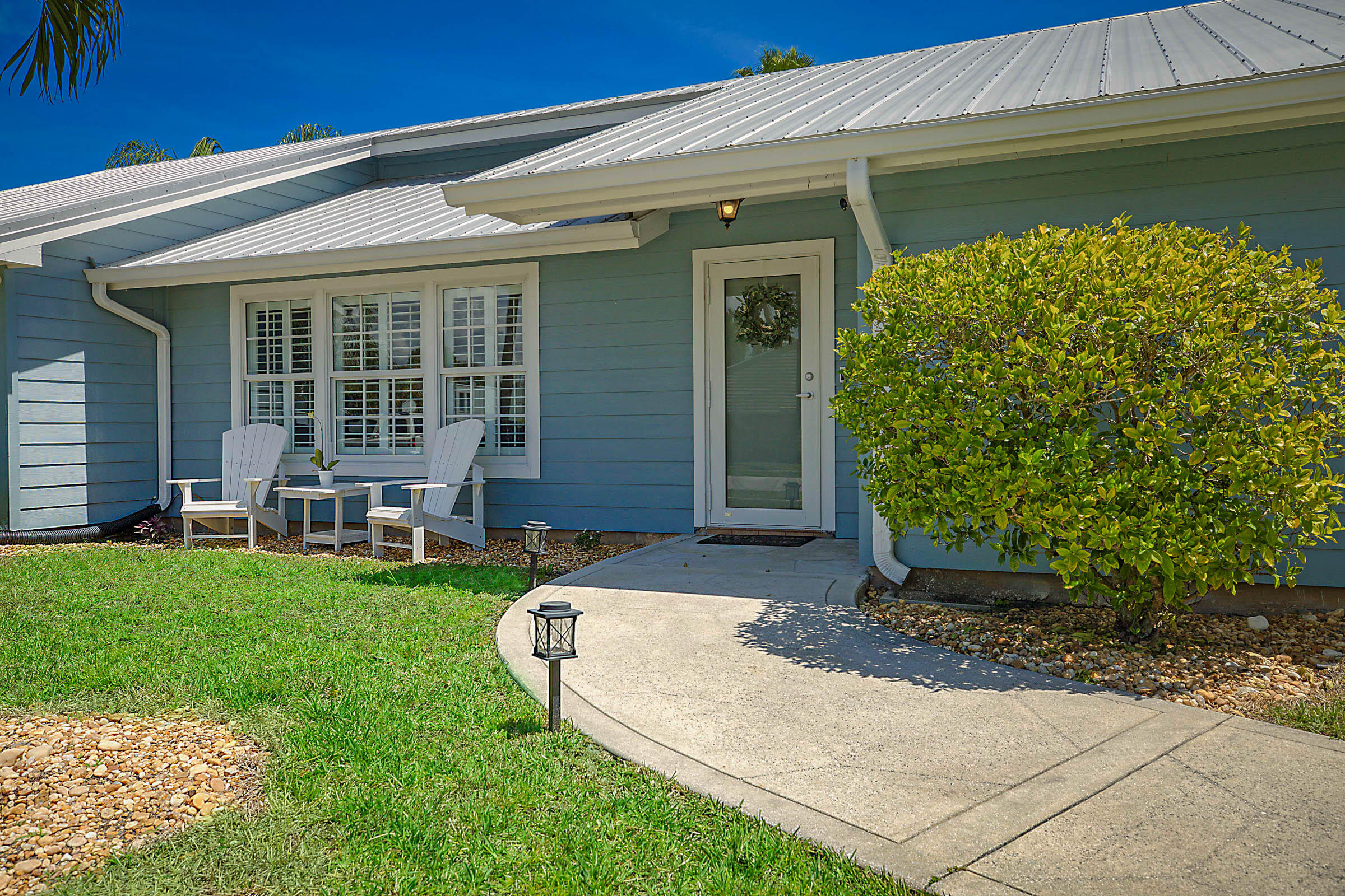711 Warren Drive Jupiter, FL 33458 - Photo 3 of 42 Entry