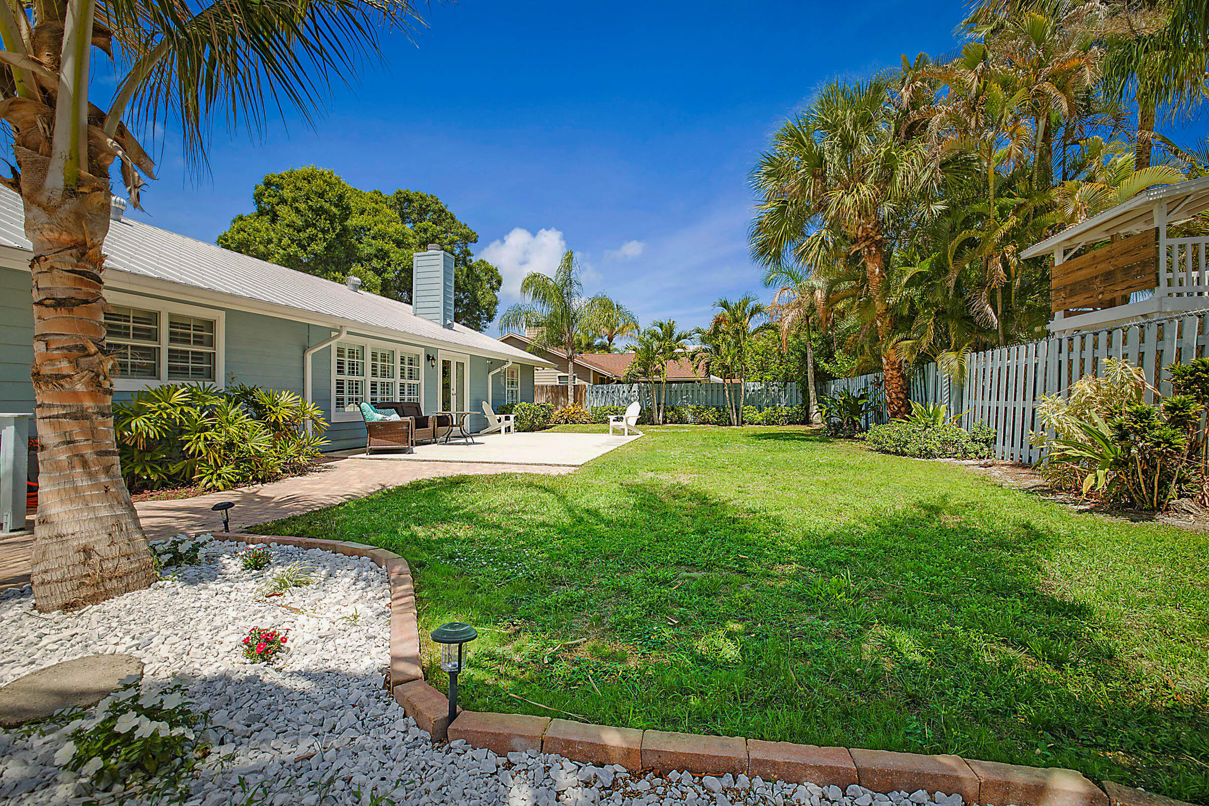 711 Warren Drive Jupiter, FL 33458 - Photo 36 of 42 Yard