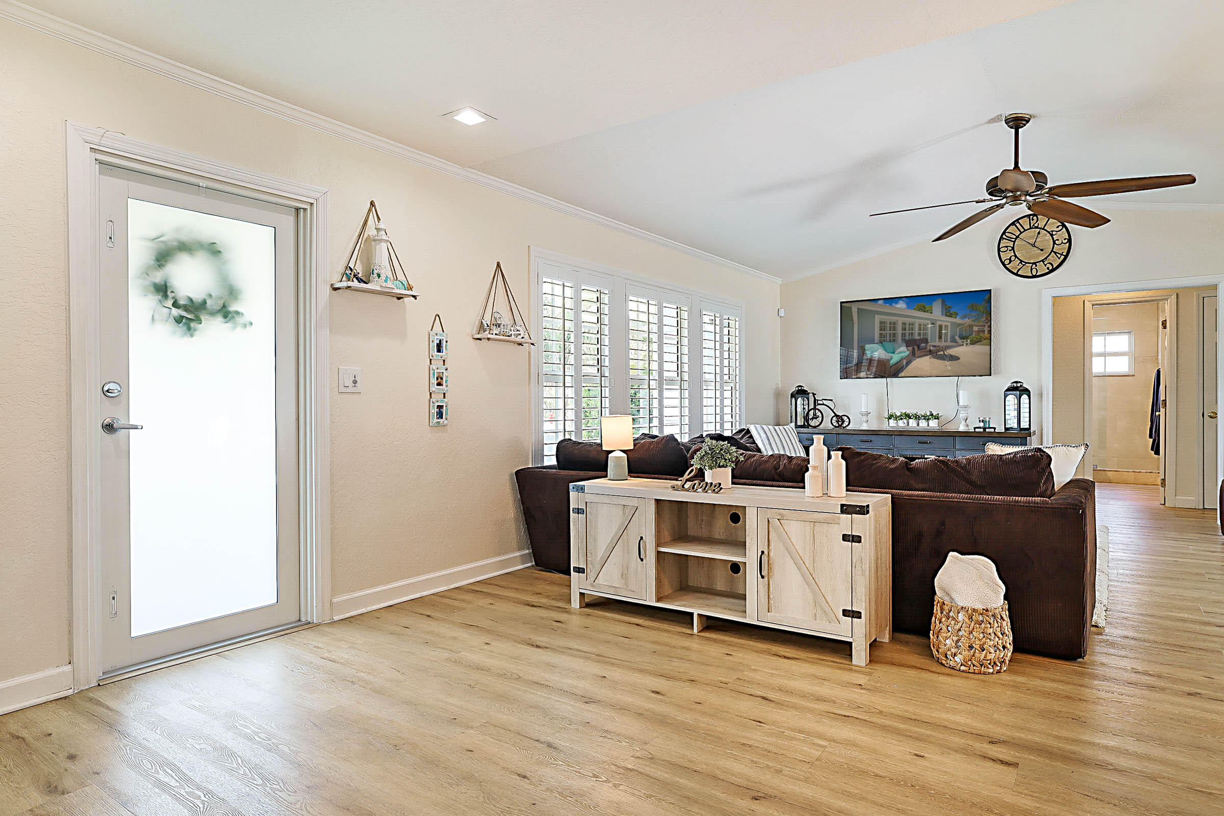 711 Warren Drive Jupiter, FL 33458 - Photo 4 of 42 Entry