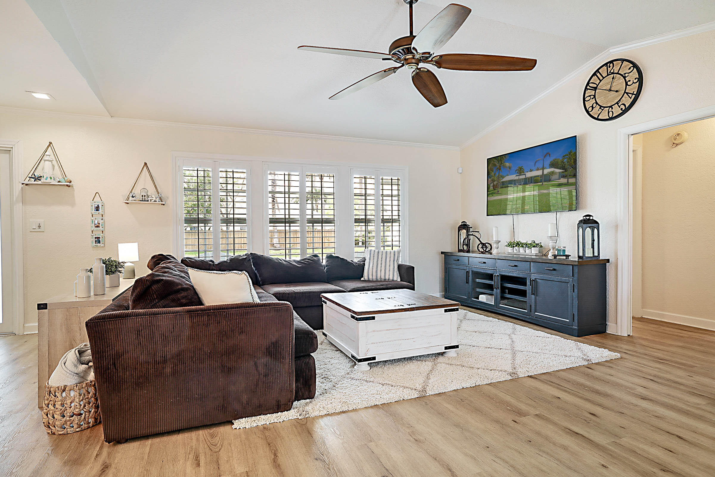 711 Warren Drive Jupiter, FL 33458 - Photo 6 of 42 Living Room