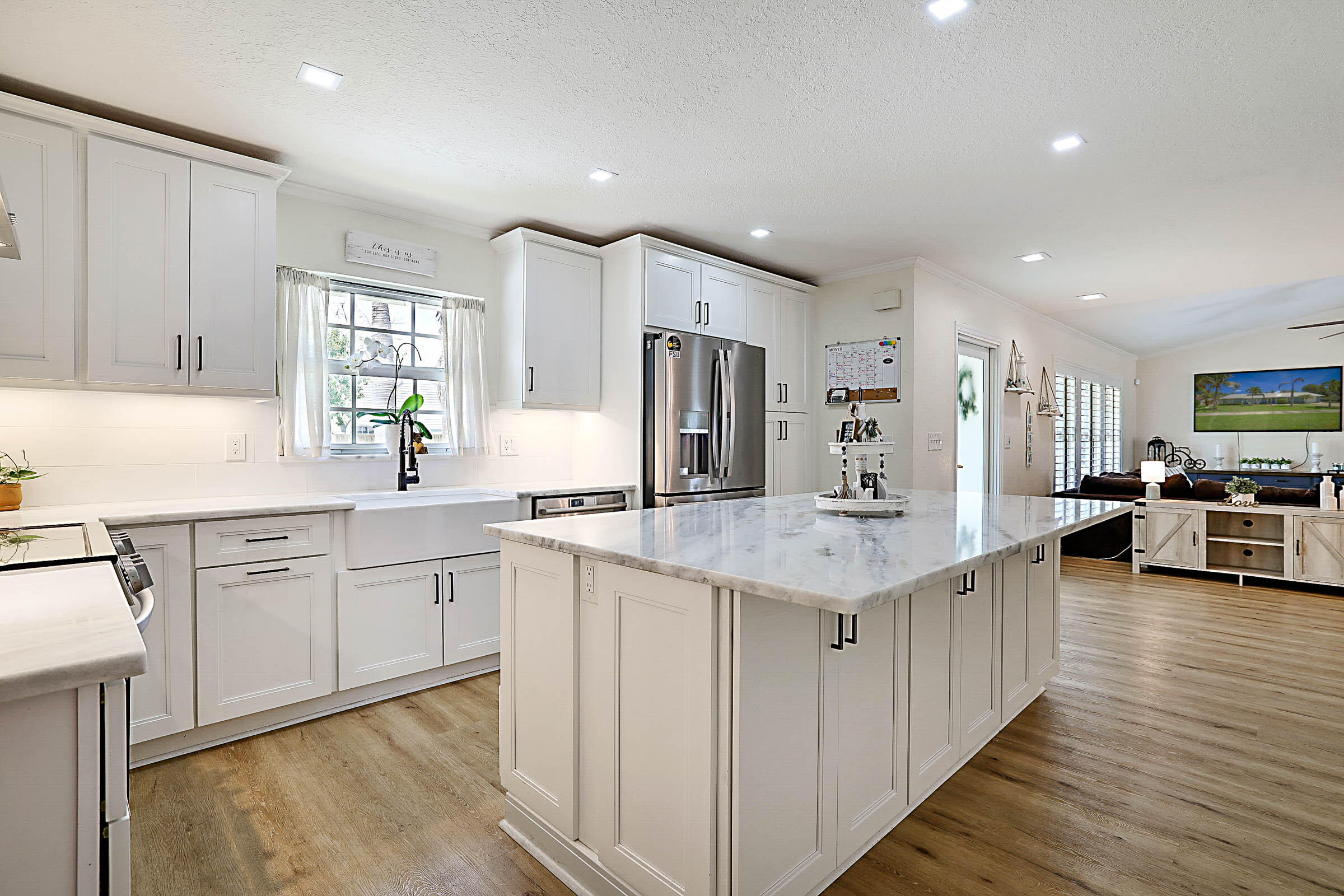 711 Warren Drive Jupiter, FL 33458 - Photo 10 of 42 Kitchen