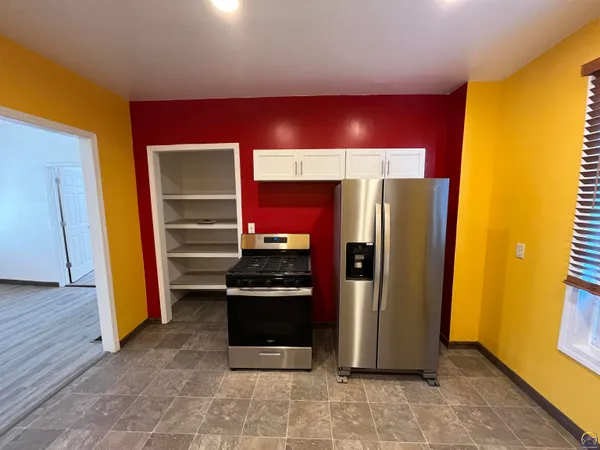 $850 | 401 Constitution Street, Unit 1, Emporia, KS 66801