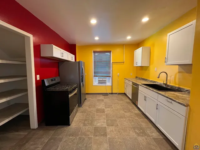 $850 | 401 Constitution Street, Unit 1, Emporia, KS 66801