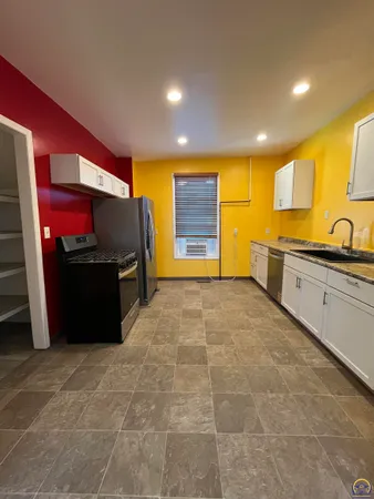 $850 | 401 Constitution Street, Unit 1, Emporia, KS 66801