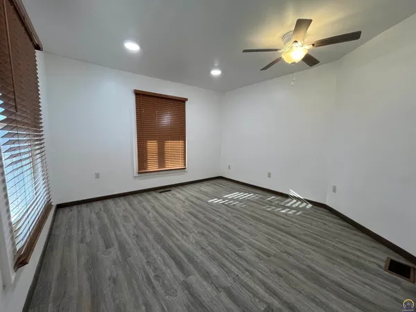 $850 | 401 Constitution Street, Unit 1, Emporia, KS 66801