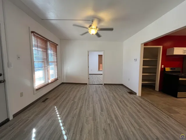 $850 | 401 Constitution Street, Unit 1, Emporia, KS 66801