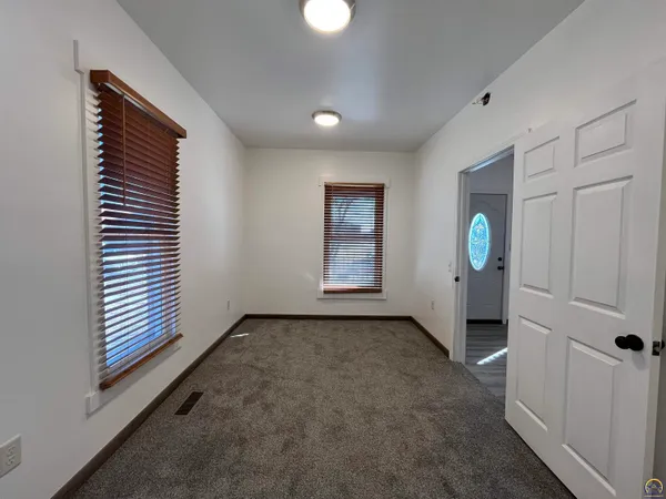 $850 | 401 Constitution Street, Unit 1, Emporia, KS 66801