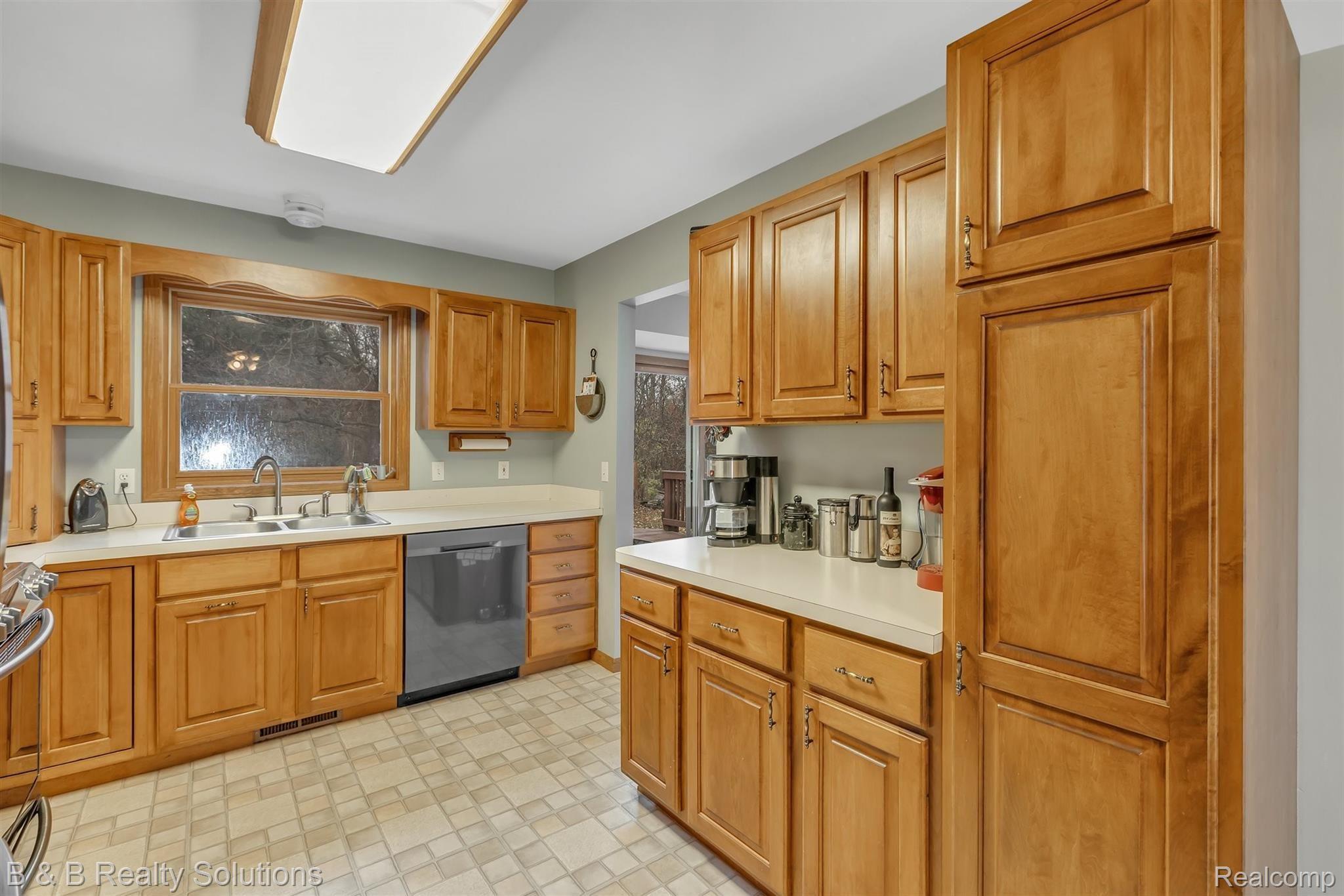 3902 Jefferson Road North Branch, MI 48461 - Photo 15 of 45 16-3902 Jefferson Rd-windowstill-re.jpg