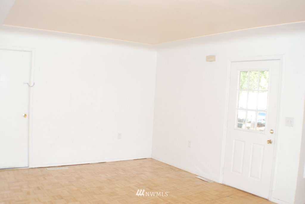3003 Wheaton Way Bremerton, WA 98310 - Photo 5 of 16