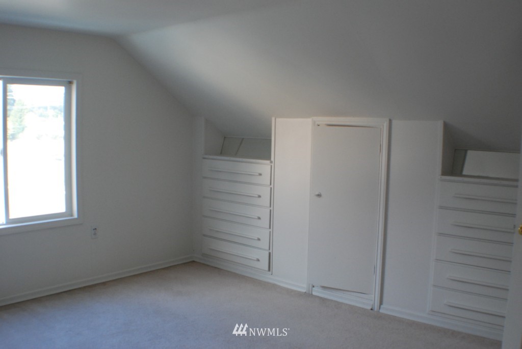 3003 Wheaton Way Bremerton, WA 98310 - Photo 8 of 16
