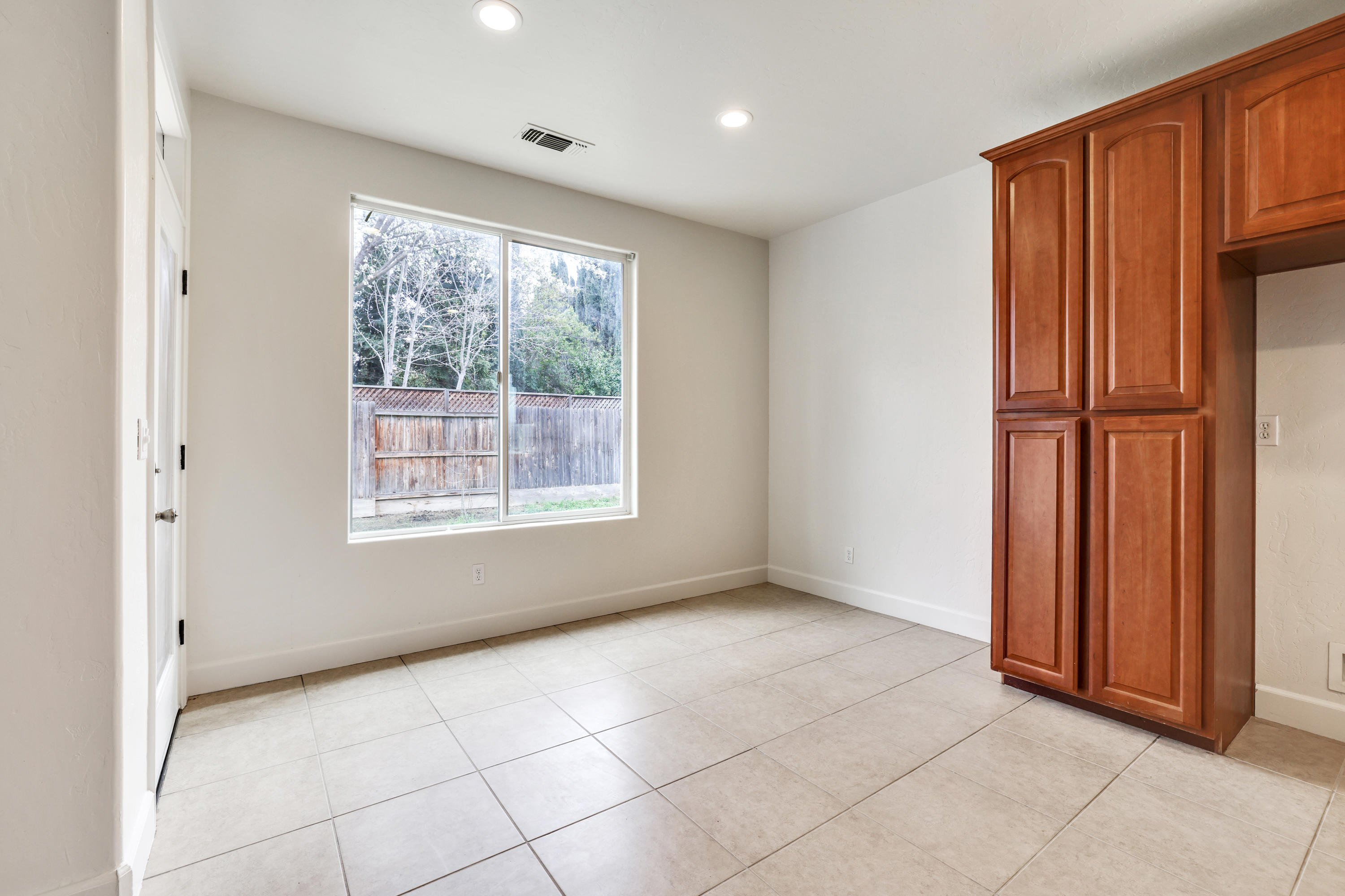 346 Martin Street Tulare, CA 93274 - Photo 13 of 33 d50a6612-d50a6614