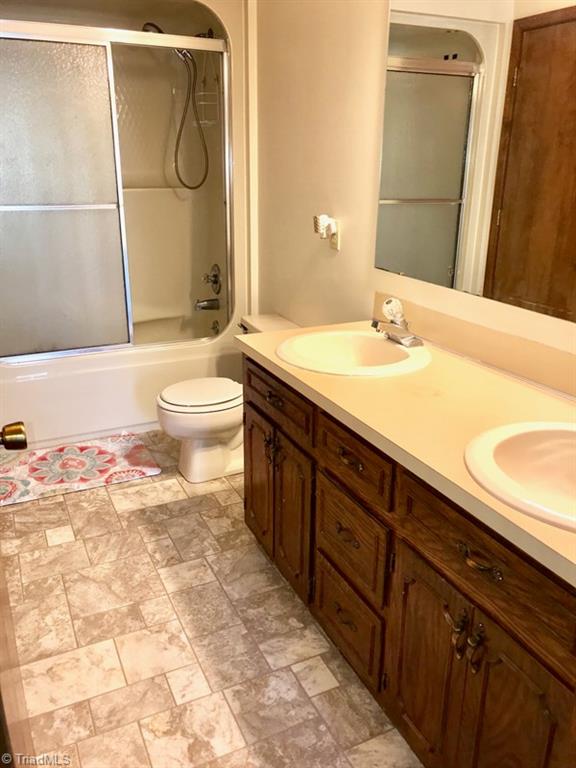 251 Bumpy Road Dallas, NC 28034 - Photo 13 of 26 Hall bath on Main Level