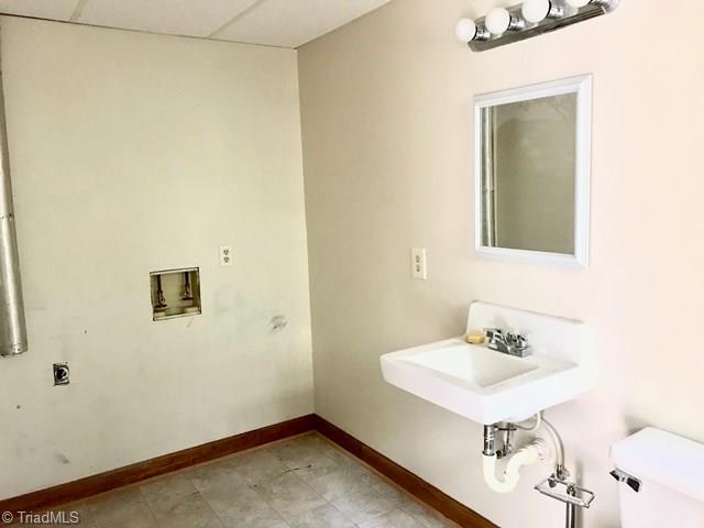 251 Bumpy Road Dallas, NC 28034 - Photo 20 of 26 Laundry/Bath