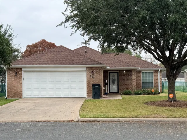 $235,500 | 505 East Calhoun Street, El Campo, TX 77437