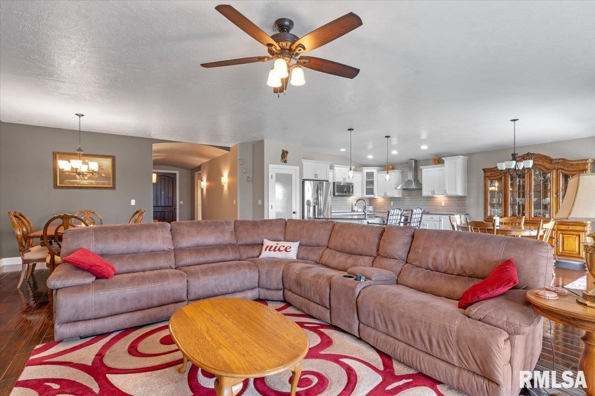 2820 Castlerock Ridge Springfield, IL 62711 - Photo 7 of 43