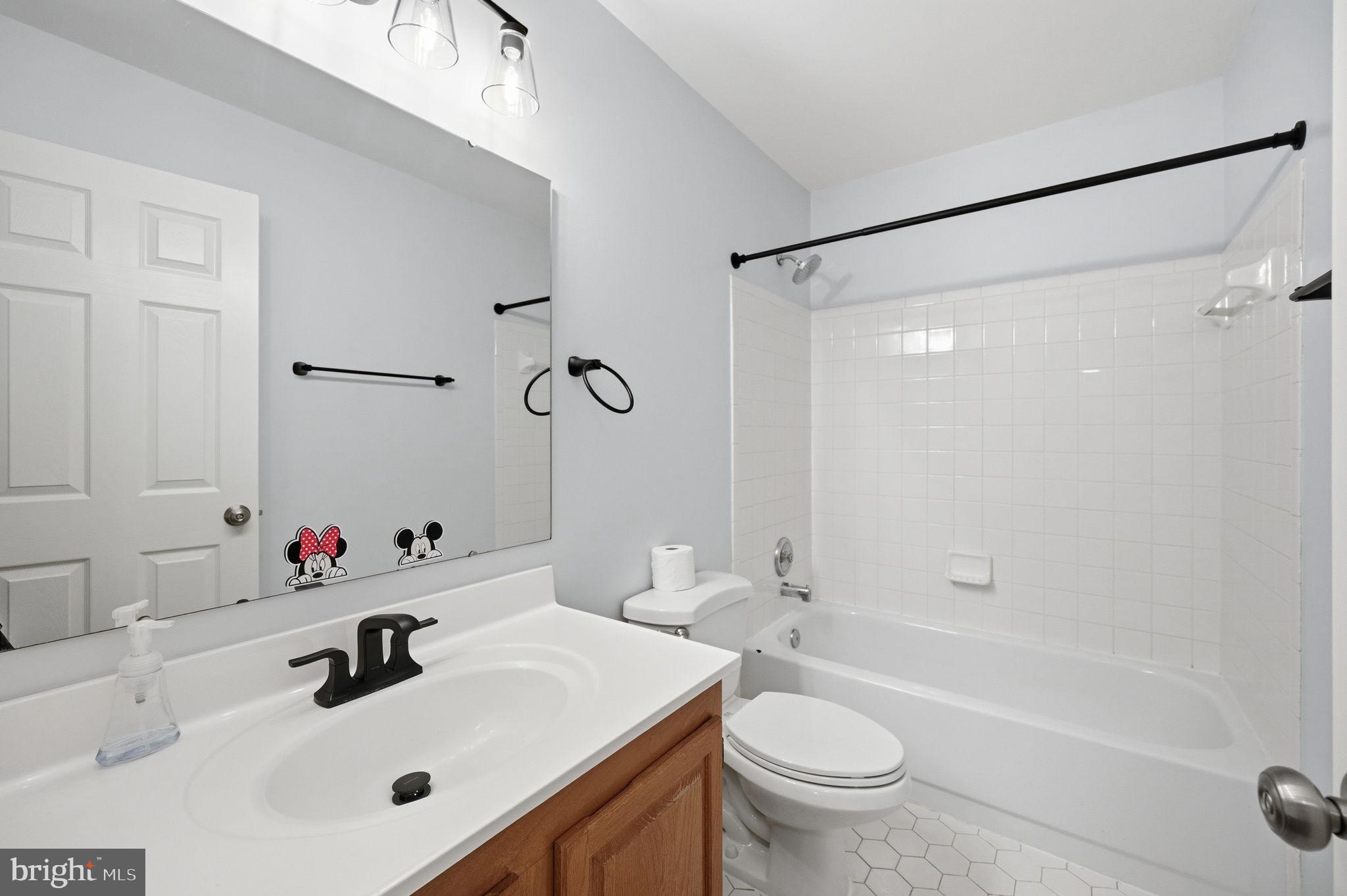 1232 Weatherstone Court Reston, VA 20194 - Photo 32 of 51 Guest Bath