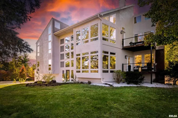 $995,000 | 4119 North Grandview Drive, Peoria, IL 61611