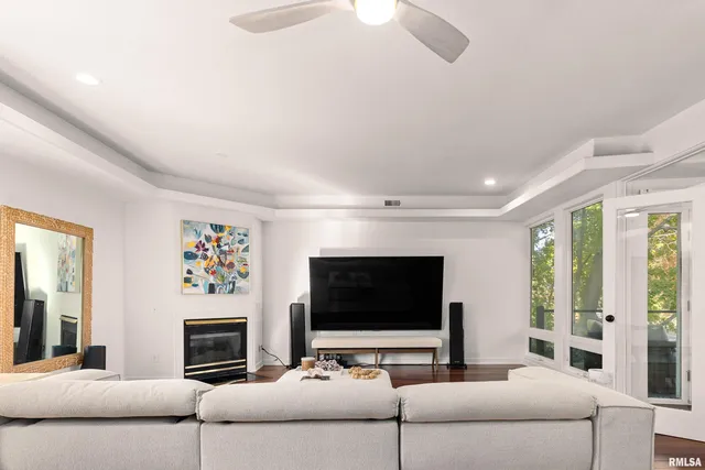 $1,050,000 | 4119 North Grandview Drive, Peoria, IL 61611