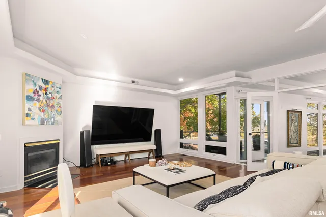 $1,050,000 | 4119 North Grandview Drive, Peoria, IL 61611