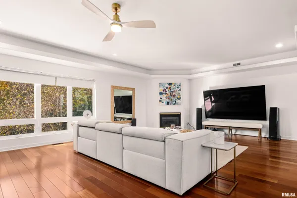 $995,000 | 4119 North Grandview Drive, Peoria, IL 61611