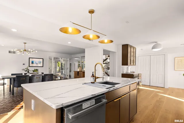 $1,050,000 | 4119 North Grandview Drive, Peoria, IL 61611