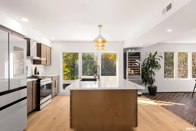 $1,050,000 | 4119 North Grandview Drive, Peoria, IL 61611