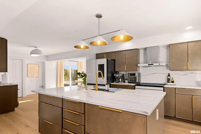 $1,050,000 | 4119 North Grandview Drive, Peoria, IL 61611