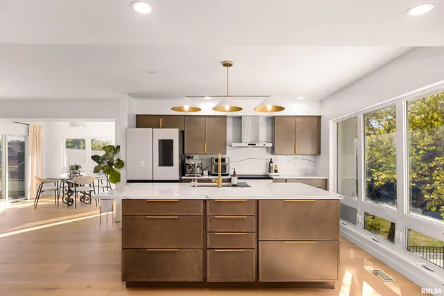 $1,050,000 | 4119 North Grandview Drive, Peoria, IL 61611