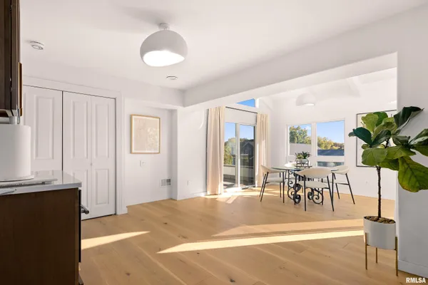 $995,000 | 4119 North Grandview Drive, Peoria, IL 61611